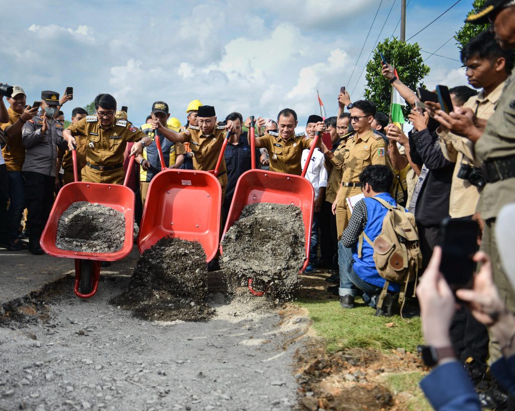 Groundbreaking Jalan Kotabumi - Bandar Abung, Awali Komitmen Gubernur Rahmat Mirzani Tingkatkan Pembangunan Infrastruktur di Provinsi Lampung - 15