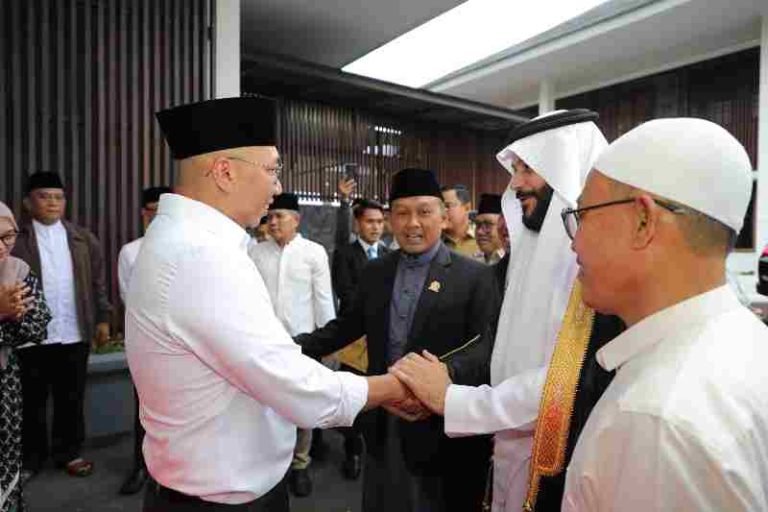 Gubernur Mirzani Gelar Jamuan Buka Puasa Bersama Imam dan Qori Syeikh Abdurrahman Al Ausy - 6