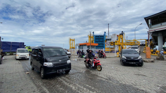 Mudik Lebih Awal, 19 Ribu Kendaraan Melintasi Bakauheni Menuju Pulau Jawa - 4