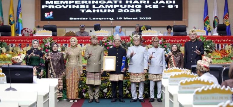 Rapat Paripurna DPRD Lampung Gubernur Mirza Soroti Pencapaian Ekonomi dan Fokus Pembangunan Infrastruktur di Usia ke-61 - 1