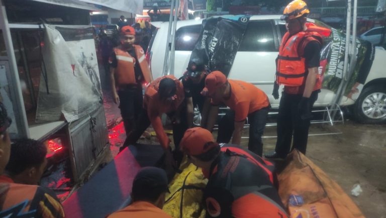 Banjir di Panjang Bandar Lampung pada Senin 21 April Telan Tiga Korban Jiwa - 2